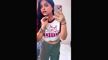 desi chubby girls sexy deep navel in white tshirt 22