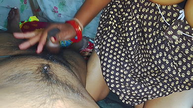 Bhabhi ne devar ka muth mar ke lund apne kali chut me dal diya.indian desi village aunty ki hard but ki chudai.xxx hindi sex vdo