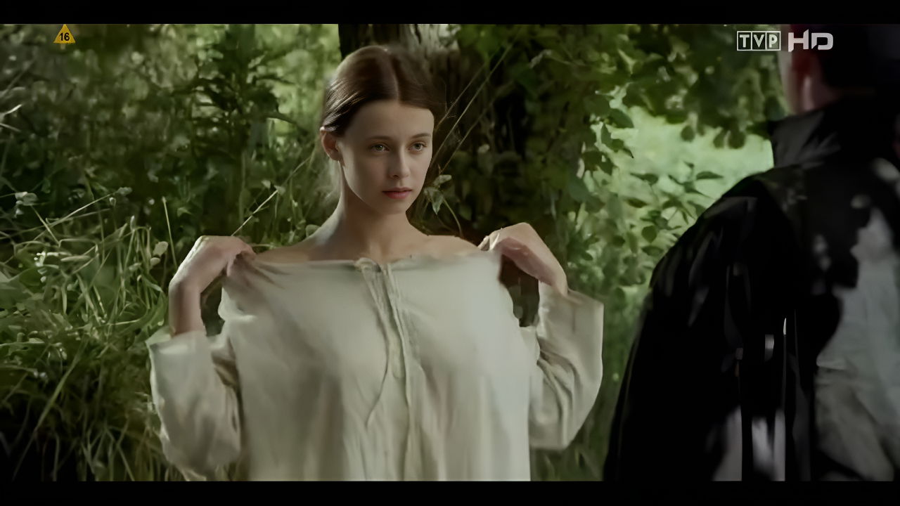 Renata Dancewicz outdoor boobs pressing in Diabelska edukacja 22