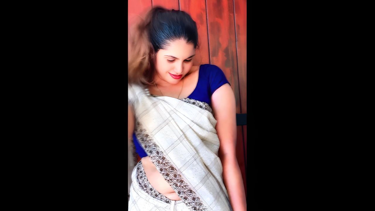 lankan lady sexy big tesla navel in white saree 22