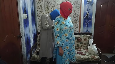 DISCOUNTED RATE ME SUIT BANWANE K LIYE TAILOR KO NAAP K SAATH PHUDDI BHI DENI PARI OR DARZI KI SARI MALAI APNE MAMMO PE NIKALWA DI