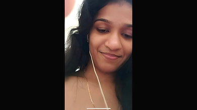 Sexy Indian Girl Shows Her Boobs and Pussy