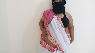 Indian Desi Teen Saara Was Seduced When a Friend Told Her a Sex Story