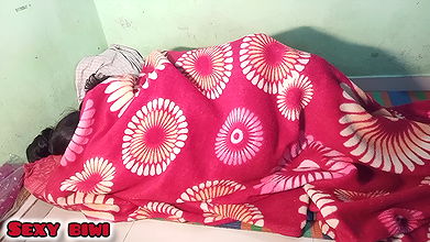 Sister-in-law Is Very Happy by Putting the Ass Oil of the Mascara Sister-in-law.