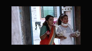 Crime Patrol Actress Niviya Sexy Navel Slips in Saree