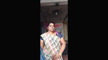 South indian bhabhi showing her nude after bathing mms vid