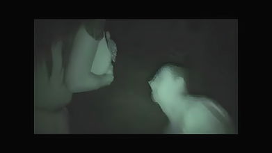 Mira Cuckold und ihre Freundin werden im Garten bei Swinger Treffen gefickt_78e24ce8