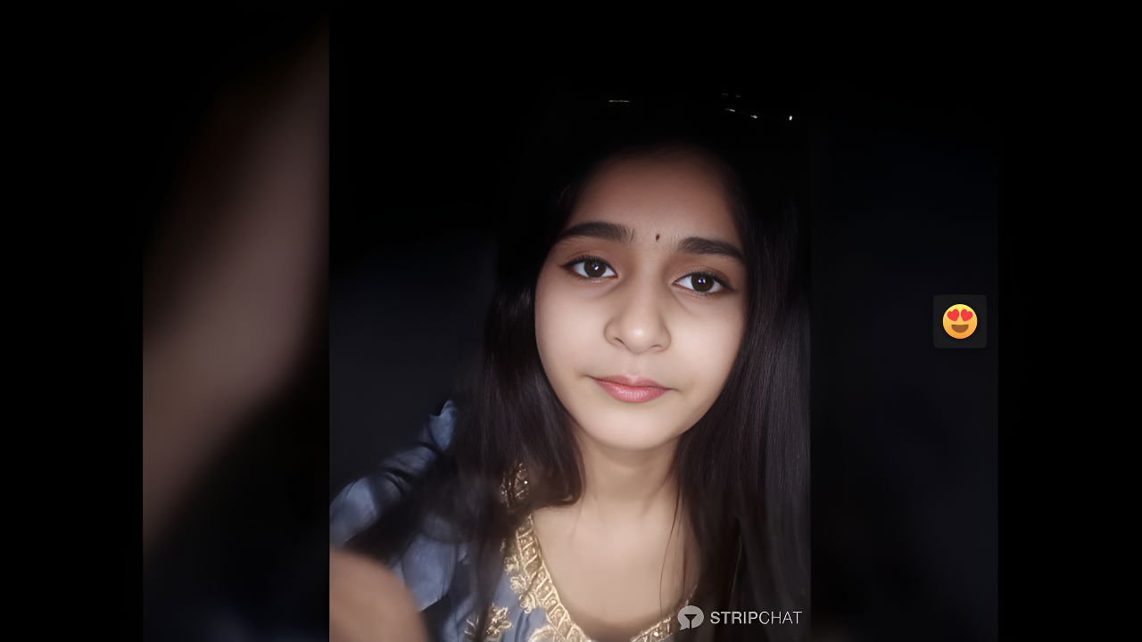 Sexey-Puja-stripchat-ticket-show