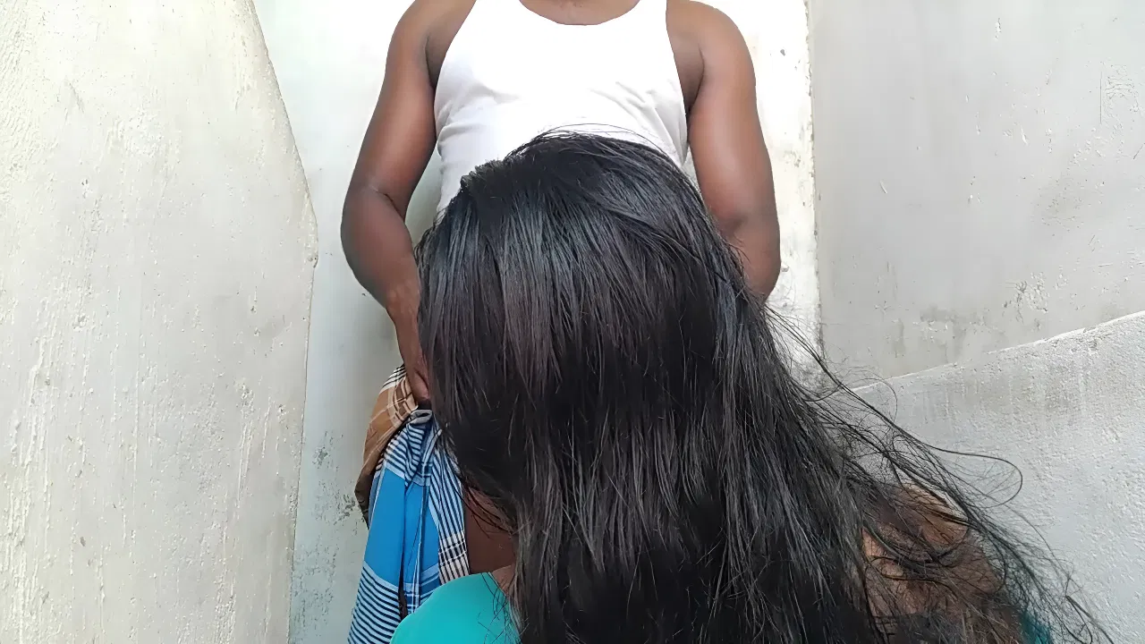 Desi indian girlfriend bathroom cam pissing compilation