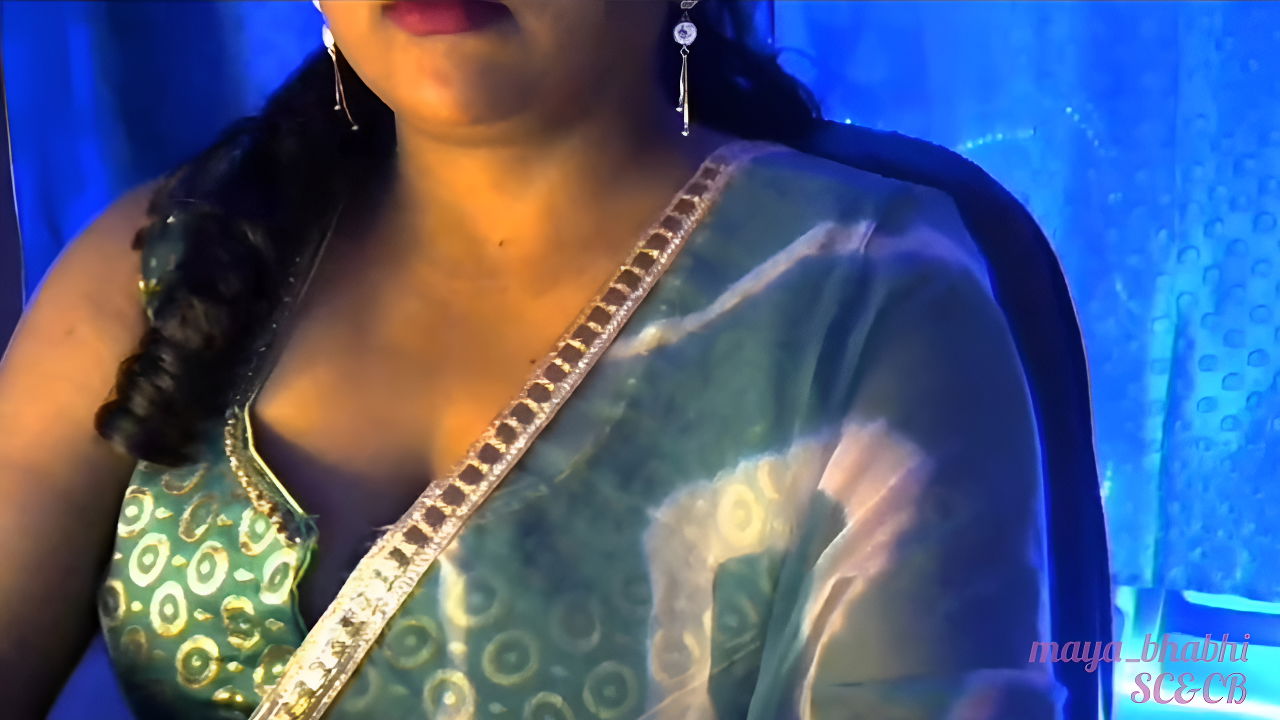 Hot Sensuous Bhabhi Girl Fulfills Her Sex Desire by Opening Her Clothes, Pressing Her Boobs and Drying Her Boobs