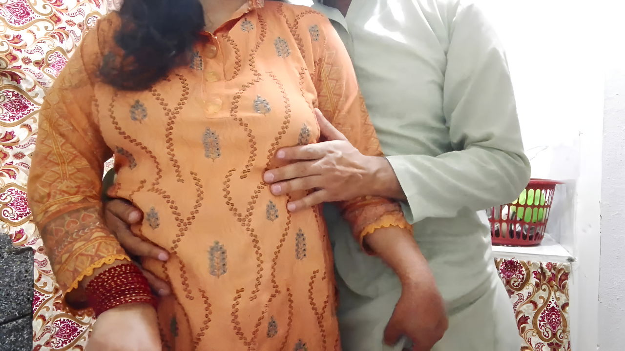 Husband Had Sex with His Wife While She Was Working in the Kitchen