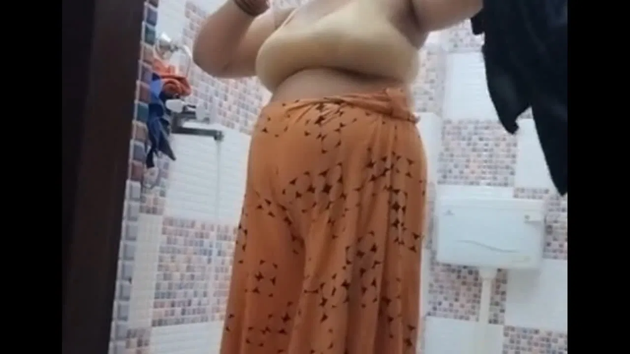 Today My Penis Got Erect After Seeing My Stepsister Taking Bath