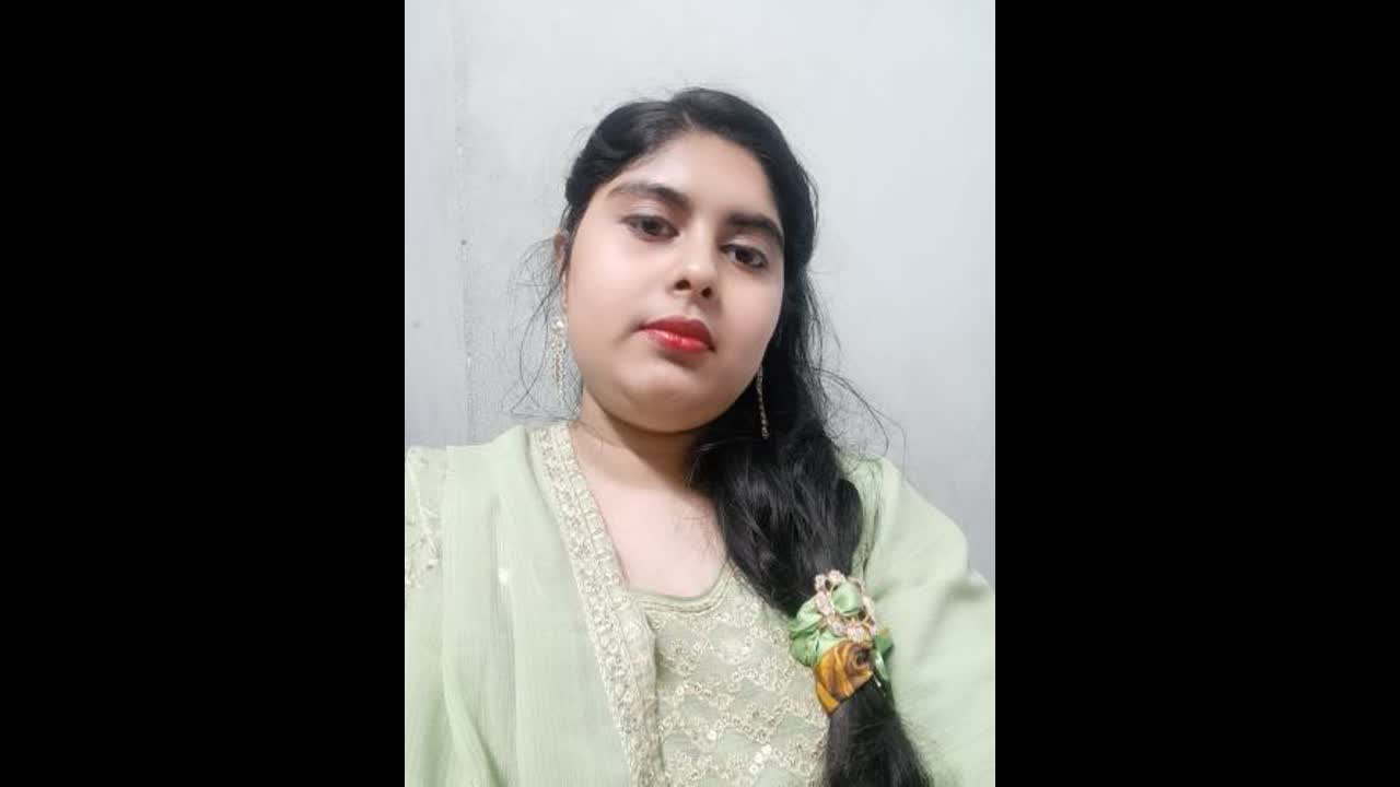 Innocen Looking Babe Showing Bigass Asshole Masturbating Using Pen