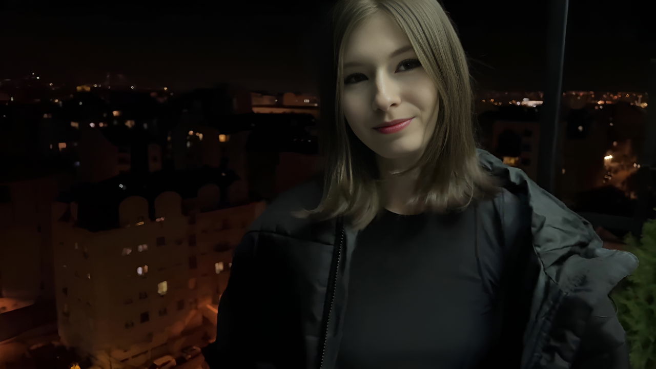 Female Perspective Neighbour Girl All Day Home Alone_56c0420e