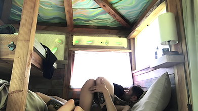 He Shared HisFrench Girlfriend With Friend at the Home Homemade Video_5b9006d2