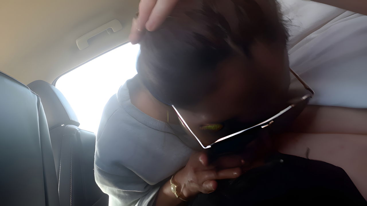 Kimber at home strips and spreads her pink pussy_159ab5b6