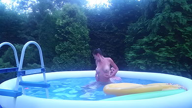 My stepbrother best friend comes over when he039_s not home and we fuck and creampie all over his bed_42728cc1