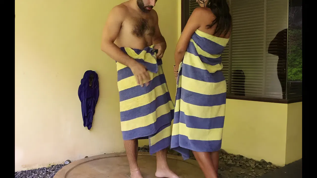 Patrol agent Black Male squatting in home gets our milf officers squatting on his face_77db0f01