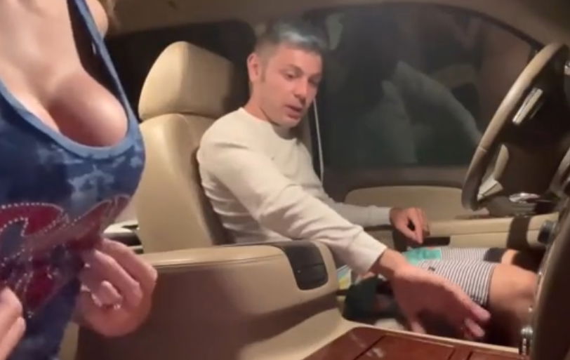 Wife in different positions substitutes pussy for home fuck with husband_c0016ee8