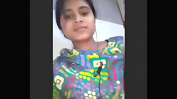 Desi girl show her boobs n pussy