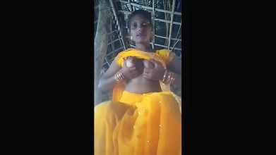 Bhabhi Is Showing Her Pussy in Yellow Saree, I Inserted My Finger and Took Out Water