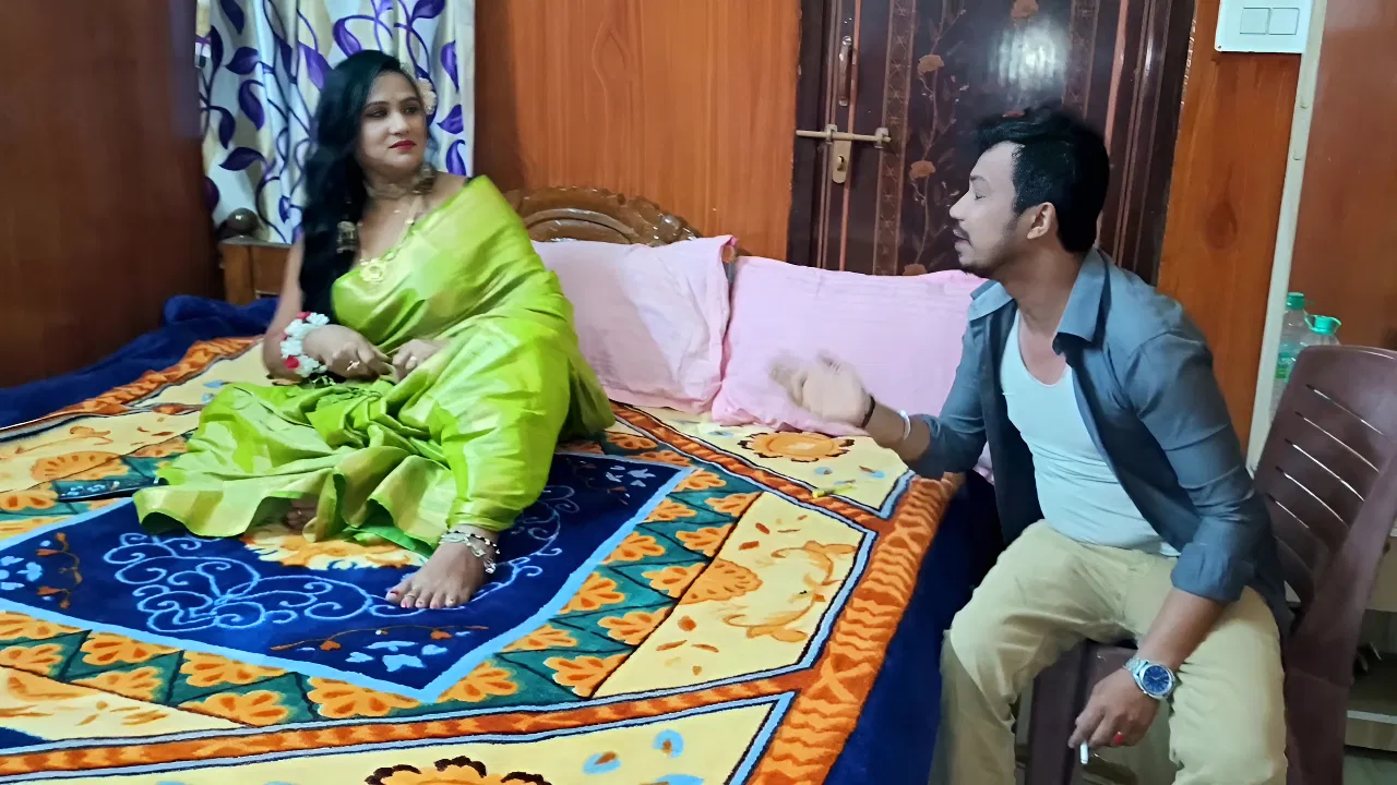 Ghar main baiji bai dance karne aaya, or time miltehe larka ne baiji ko bohat choda