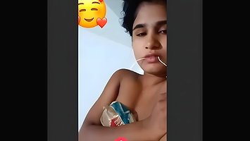 Cute Paki Girl Showing her Boobs an Pussy On Vc