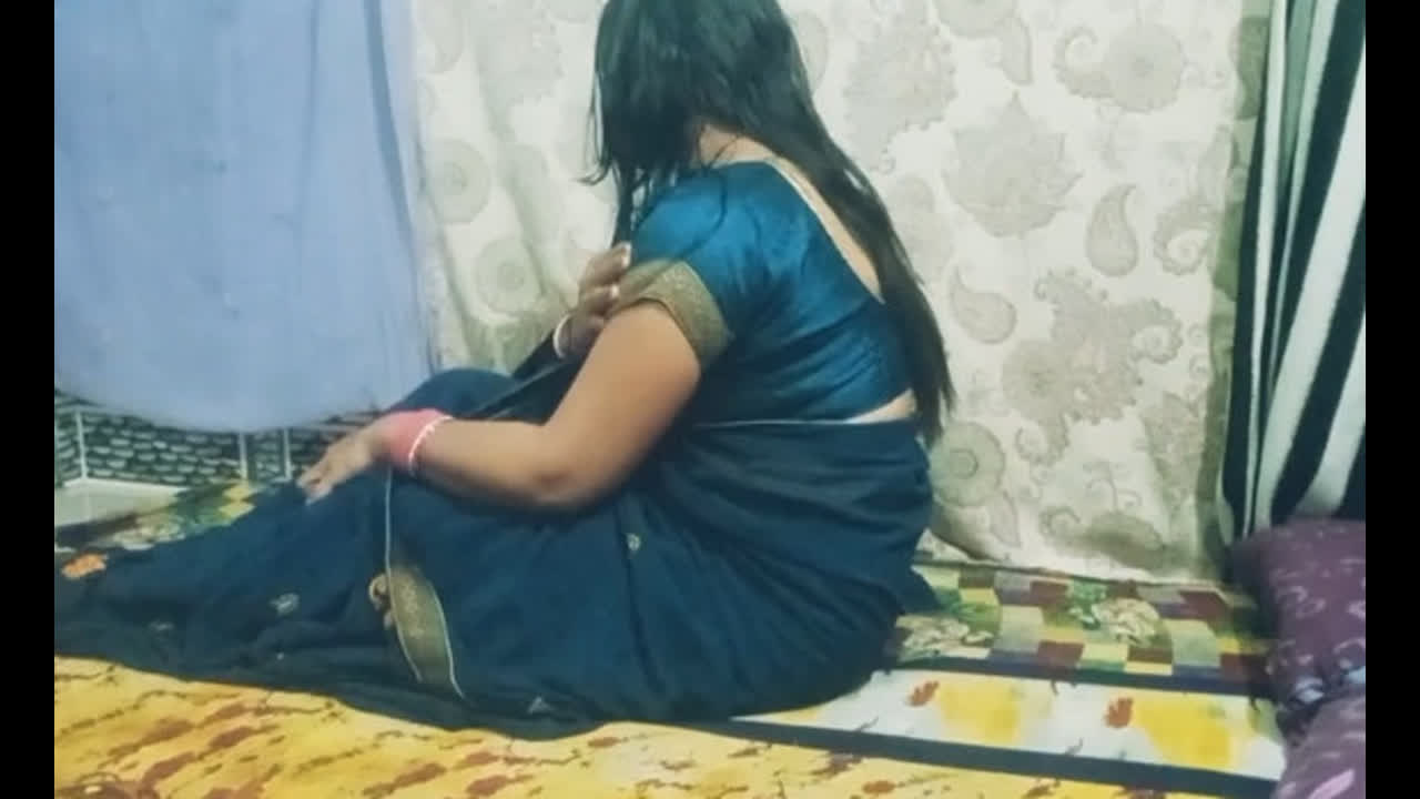 Hot Akeli Desi Bhabhi Ko Garam Kar Ke Chod Diya