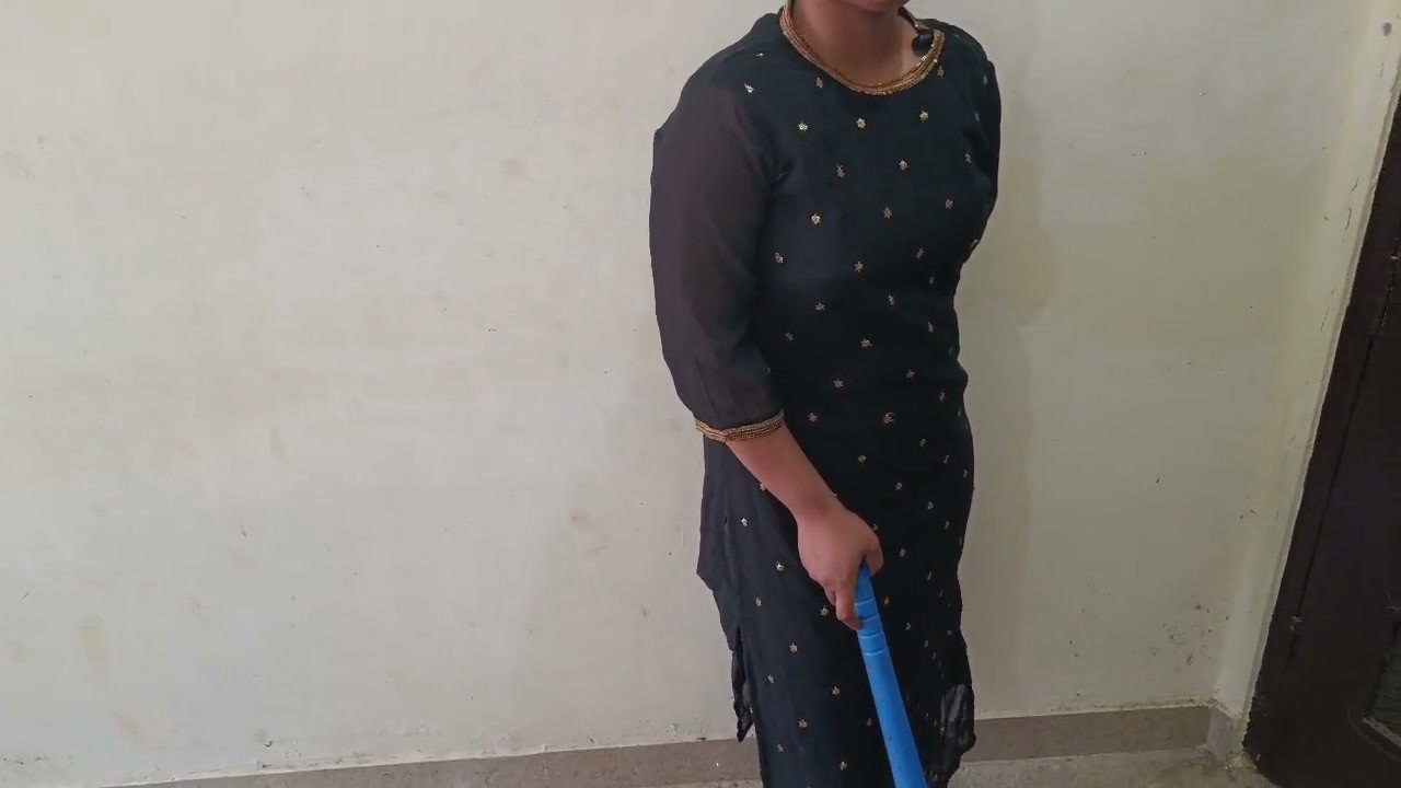 Hot Indian Maid Fuck with Room Owner in XXX MMS