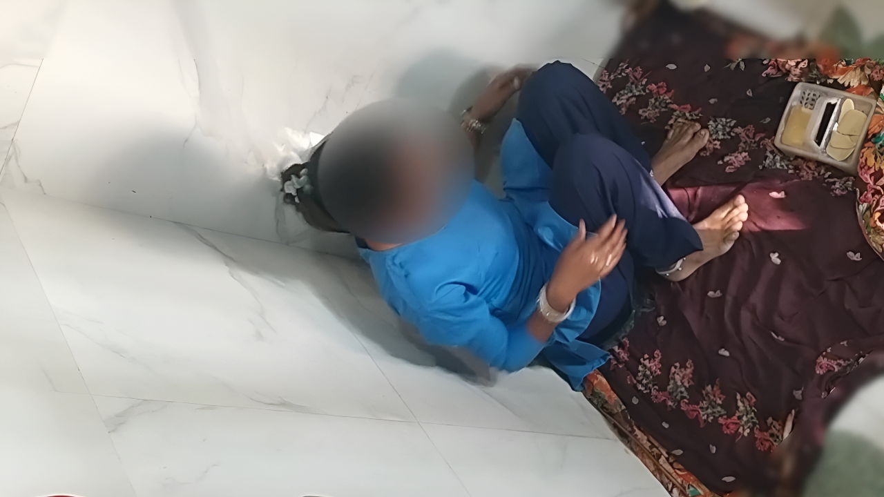 Indian hot saxy figure young bhabhi bath !! Bhabhi have gorgeous figure!!Chupke se video bna