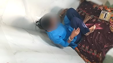 Indian hot saxy figure young bhabhi bath !! Bhabhi have gorgeous figure!!Chupke se video bna