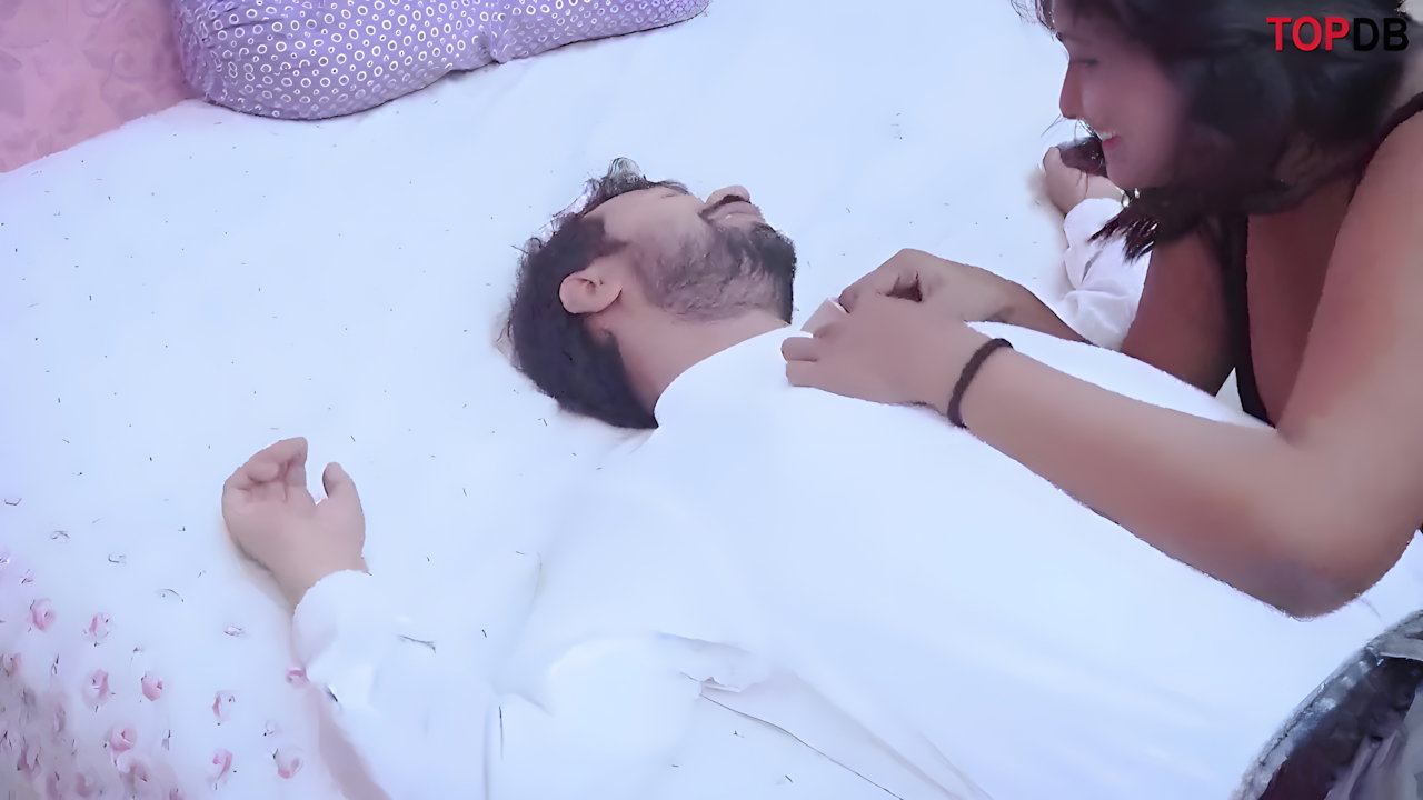 Pyassii Bhabi Wants My Land – Indian Sex MMS