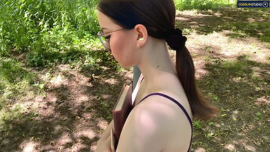 A Teenage Girl Is Super Excited to Do Sex with a Stranger Boy