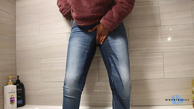 Indian Girl Piss Desperation in Jeans