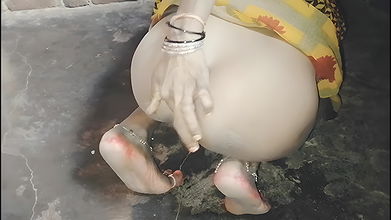 The daughter-in-law tried to seduce her father-in-law by showing her ass