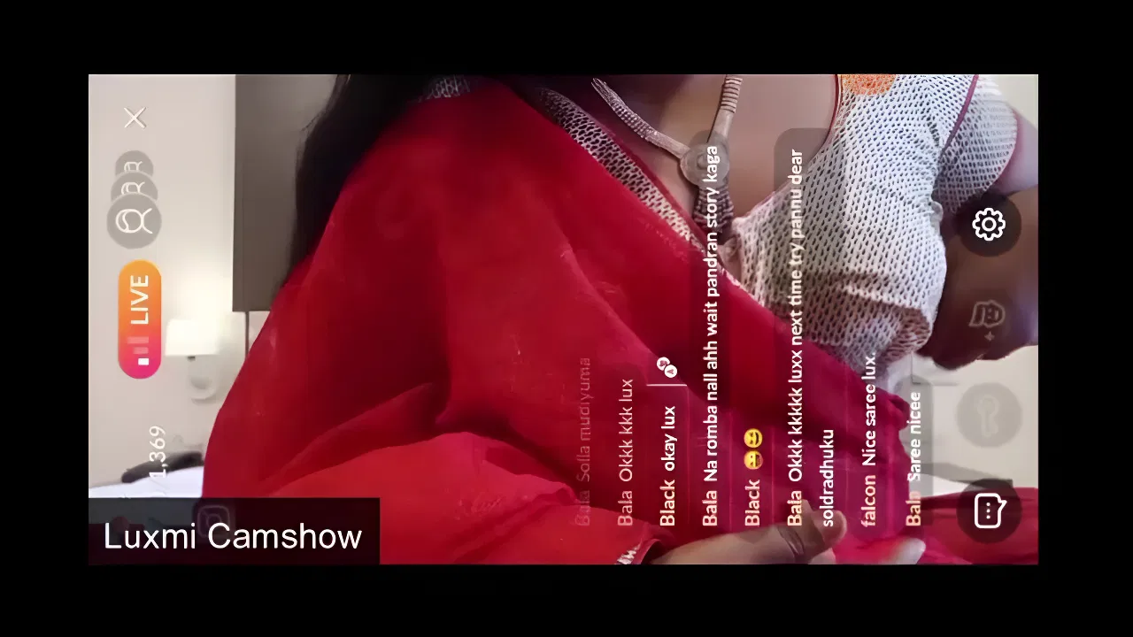 Camshow in Red Saree Strip to Pussy Show