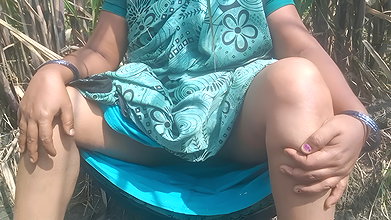 Tamil Aunty Masturbating in Sugarcane Plantation