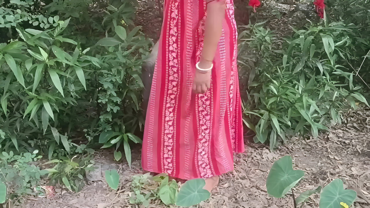 Amazing Sexy Outdoor Romantic Hot Pee Nomita Bhabhi