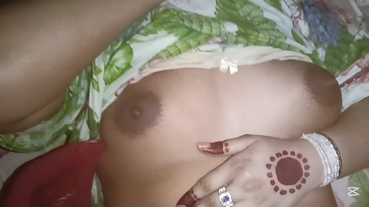 Bhabi with Beautiful Nipples in Indian Sex MMS