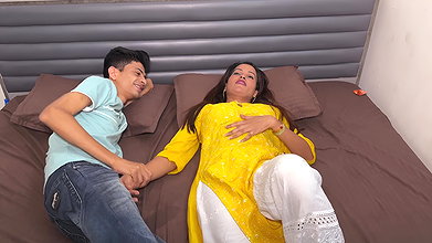 Stepson Advantage of Stepmother Seeing Her Alone and Has Sex with Her