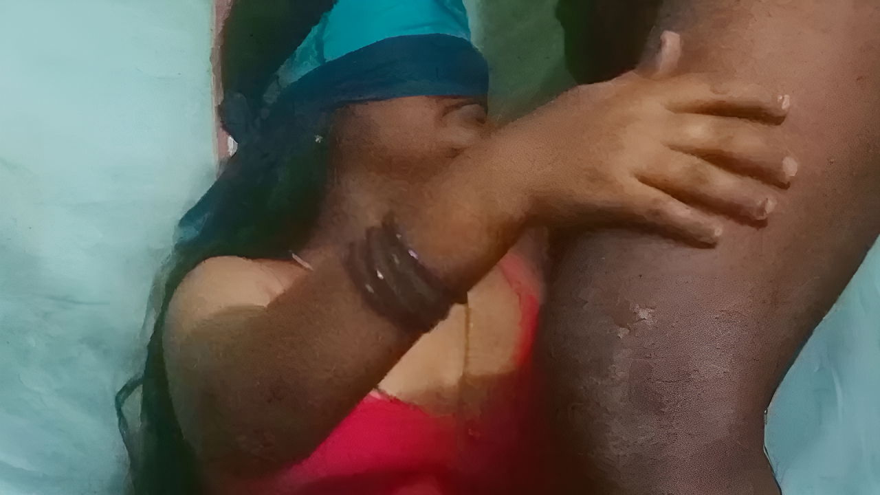 Tamil Hot Aunty Seduced by the Young Man