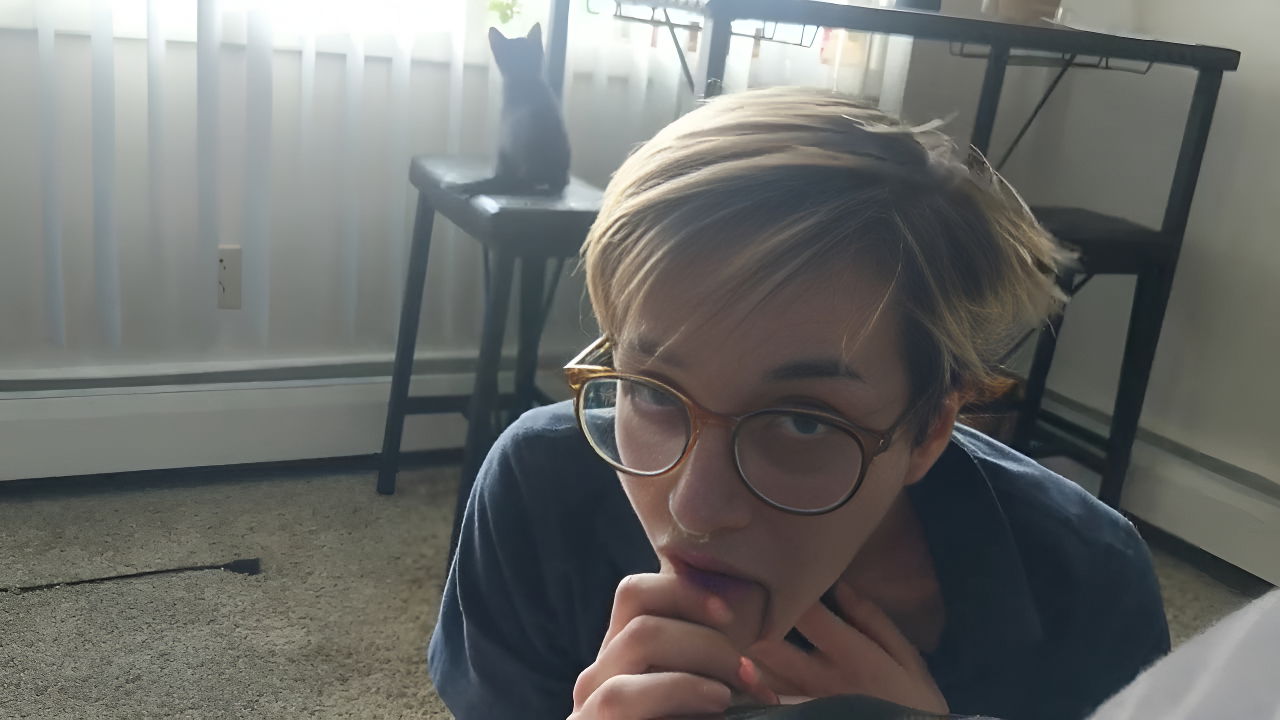 Horney milf driving home bouncing tits with pierced nipples_e8bf9a76