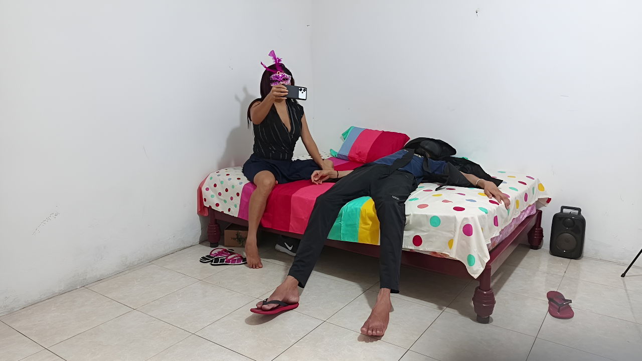 Cuckold Leaves and Stays Masturbating for Each Other