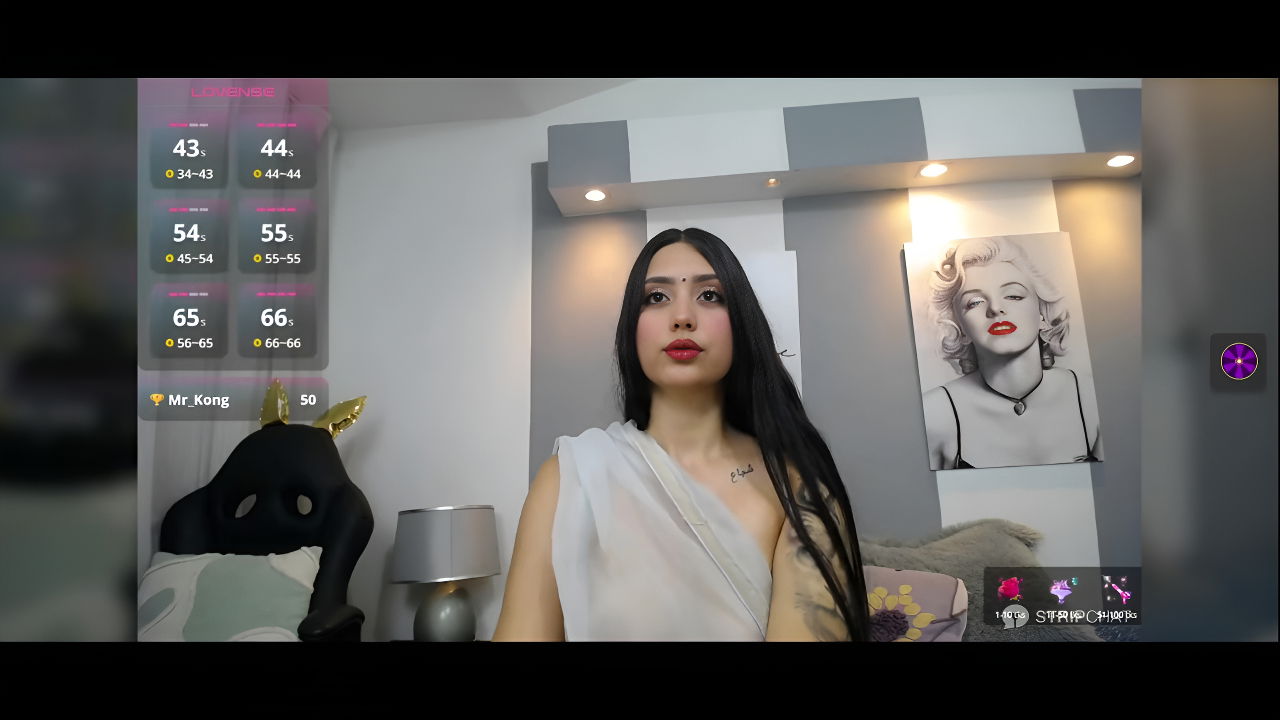 Horny babe in saree without blouse Exposing Boobs With Nipple2