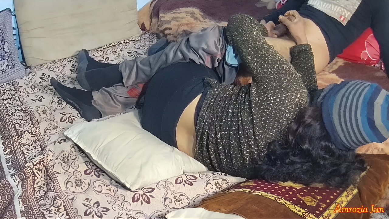 Hard Fucked on Camera After Handjob, Pakistani Girl Moaning Loud in Hindi