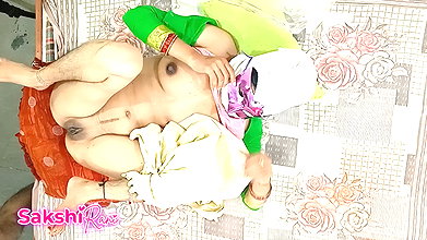 The Friend’s Stepmom Was Not Able to Apply Oil on the Waist. I Helped Again. Stepaunty Made Me Happy by Giving Me a Discount Desi Hindi