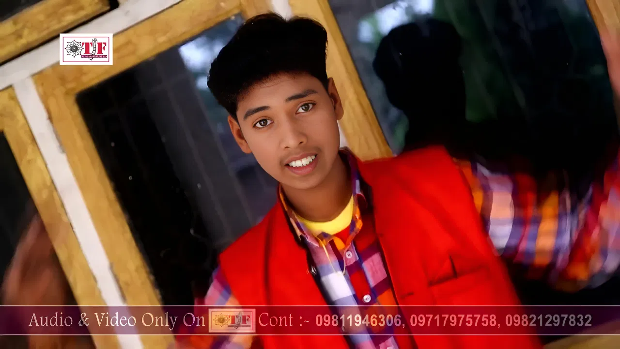 Kajal Singh hot song with devar – Saree removed, Navel kissed deep, Slight cleavage