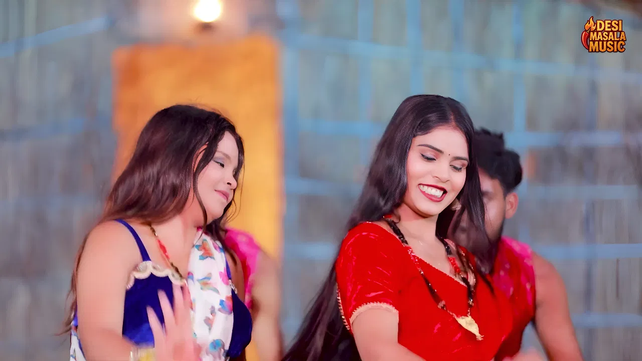 Shashi Singh hot saree song – Navel enjoyed & eaten