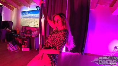 Nebraska Coeds with Babyhunterz in Babyhunterz Sexy Striptease Dancing