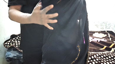 Hot Indian Desi Aunty Sex in Black Saari